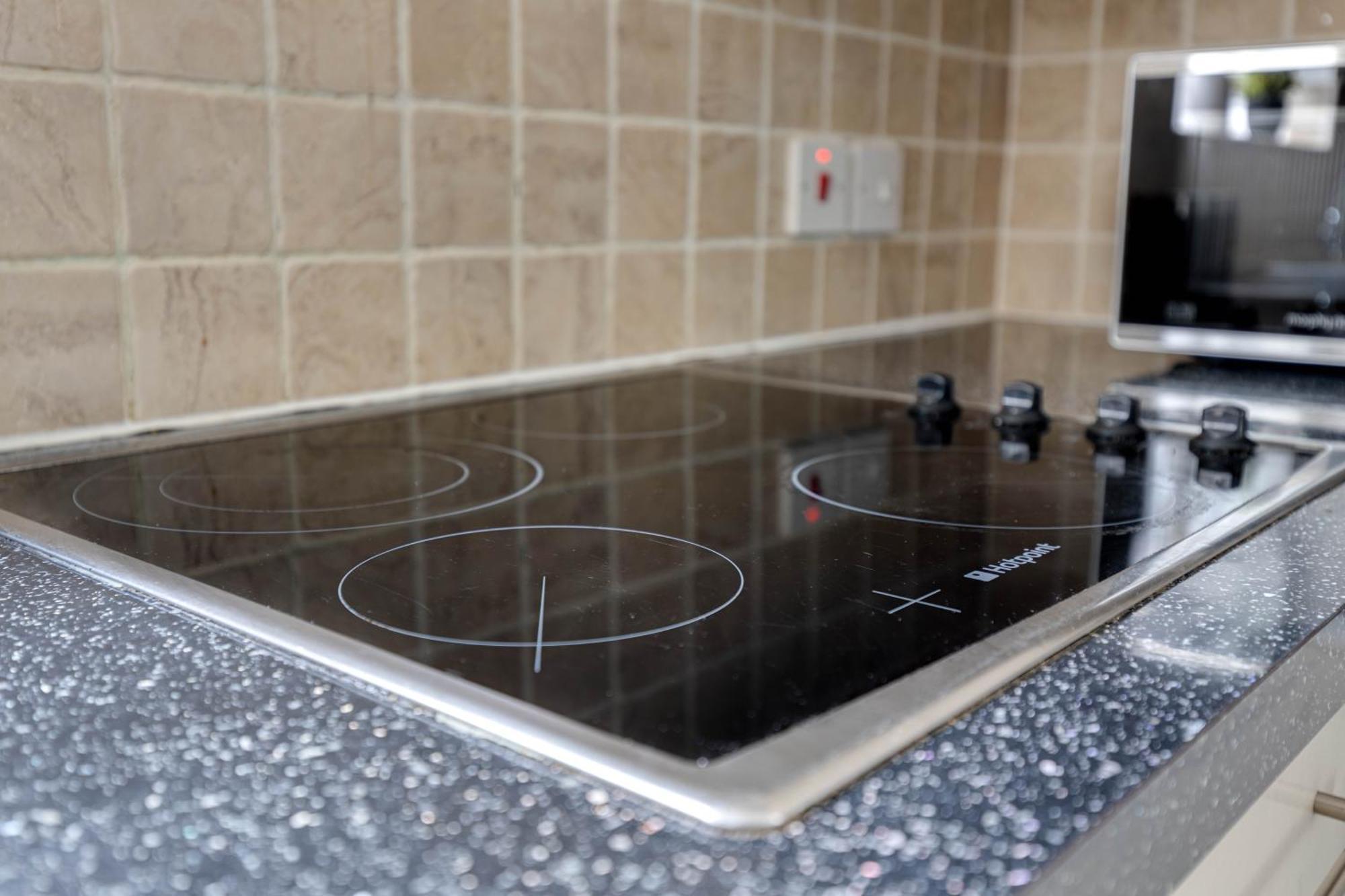 Esplanade Garden Apartment Скарбъро Екстериор снимка