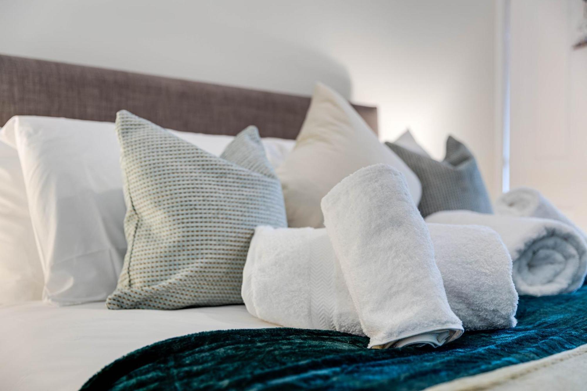 Esplanade Garden Apartment Скарбъро Екстериор снимка
