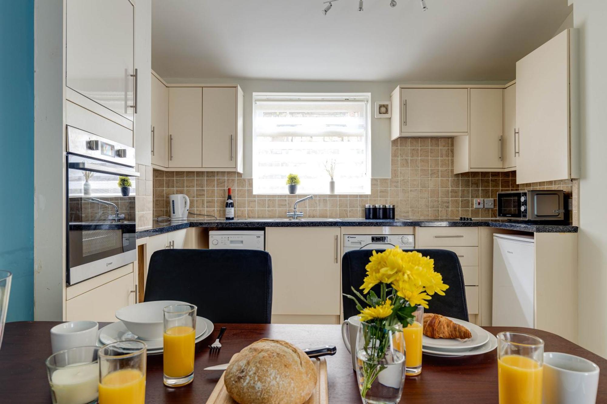 Esplanade Garden Apartment Скарбъро Екстериор снимка