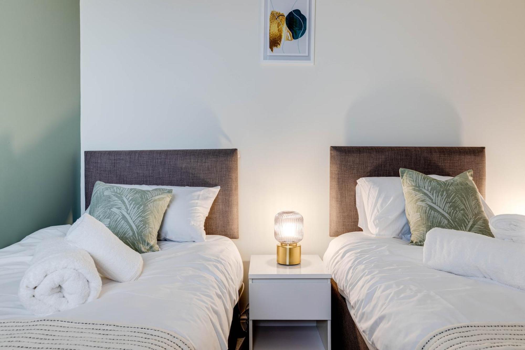 Esplanade Garden Apartment Скарбъро Екстериор снимка